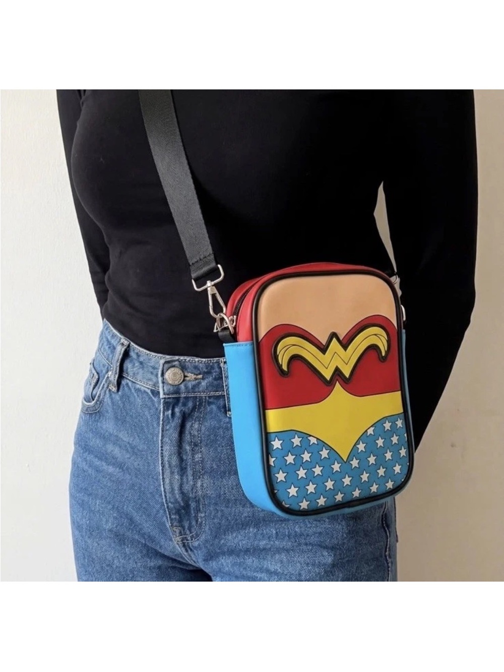 DC Comics Wonder Woman Crossbody Bag Buckle Down Mini Purse NWT - Picture 2 of 11